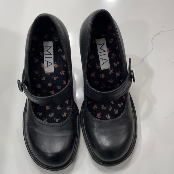 MIA Shoes - MIA black leather chunky heels shoes